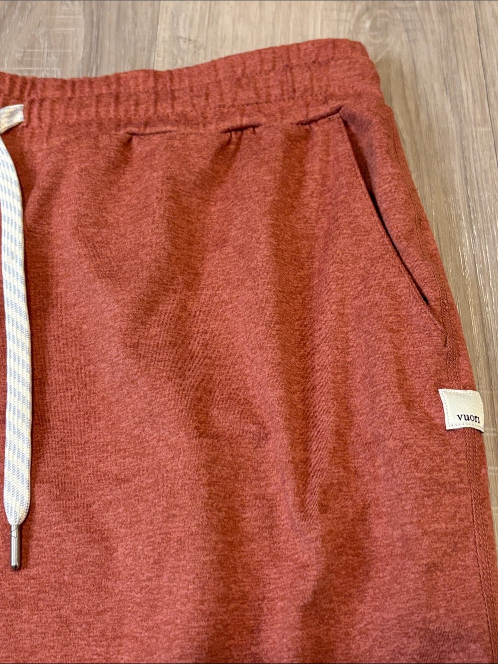 Vuori Performance Jogger Size Medium Dreamknit Tapered Leg - Picture 5 of 14